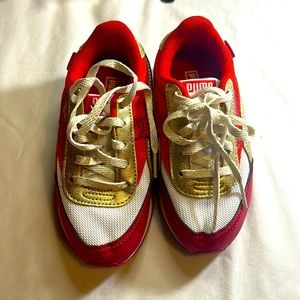 Girls Puma shoes never worn